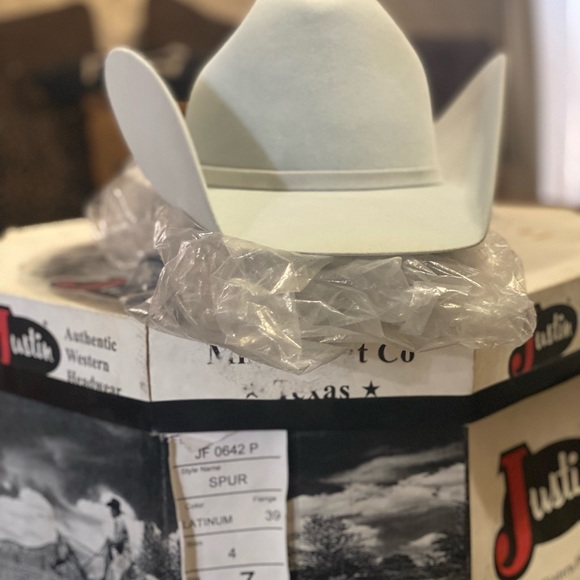 Silver Justin 6x size 7 only worn three times. - Picture 1 of 2